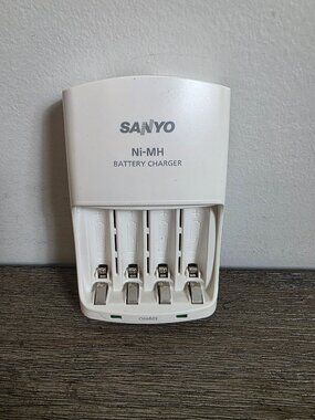 Sanyo Ni-MH Battery Charger for AA or AAA Batteries